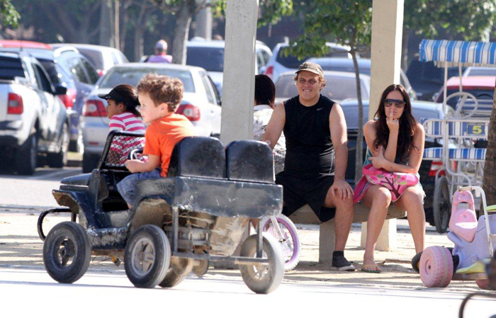 Guilherme Fontes passa o domingo no parque com os filhos