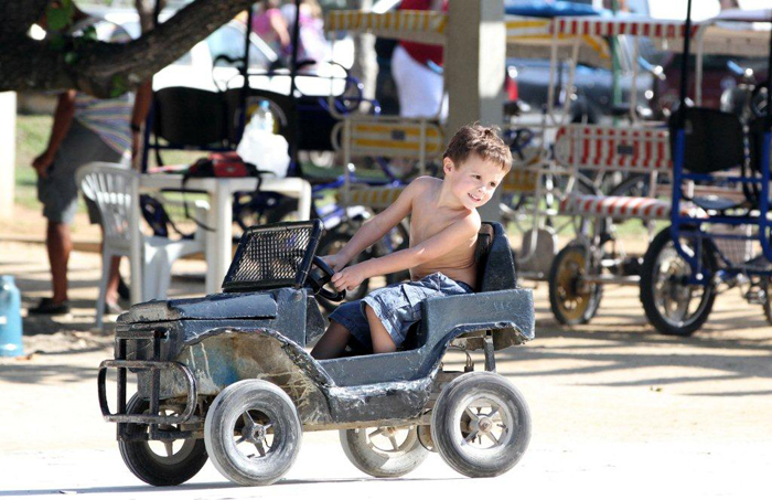 Guilherme Fontes passa o domingo no parque com os filhos