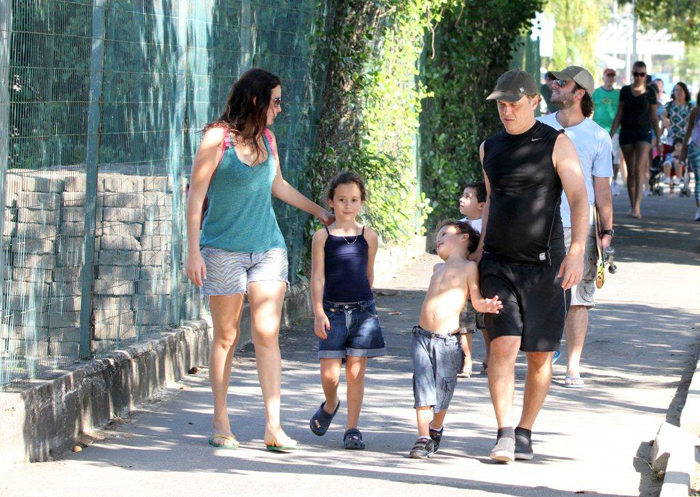 Guilherme Fontes passa o domingo no parque com os filhos