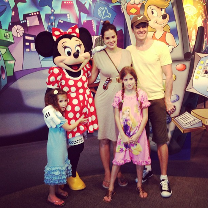 Rodrigo Faro passeia pela Disney com a família