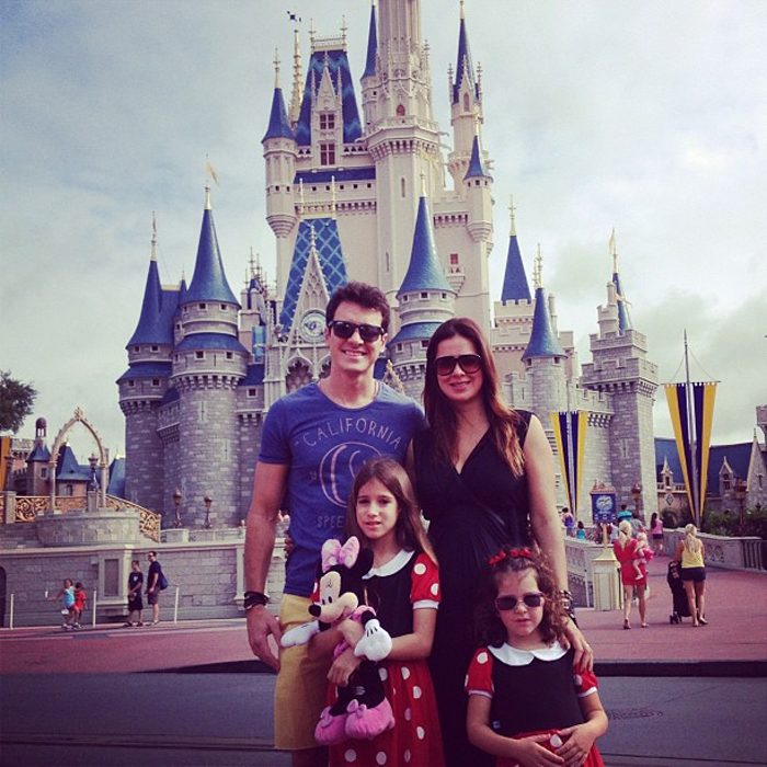 Rodrigo Faro passeia pela Disney com a família
