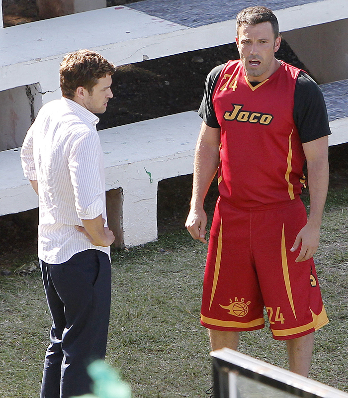Ben Affleck e Justin Timberlake são flagrados em set de filmagem no Caribe