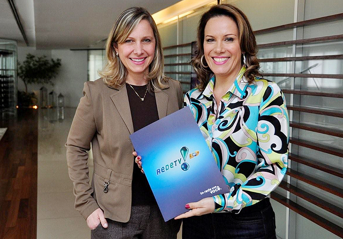 Regina Volpato renova contrato com a Rede TV!