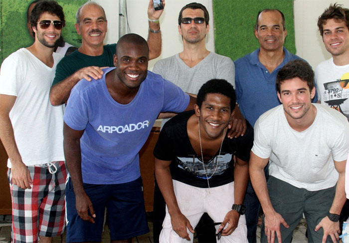 Artistas participam de futebol e churrasco do ex jogador Gonçalves