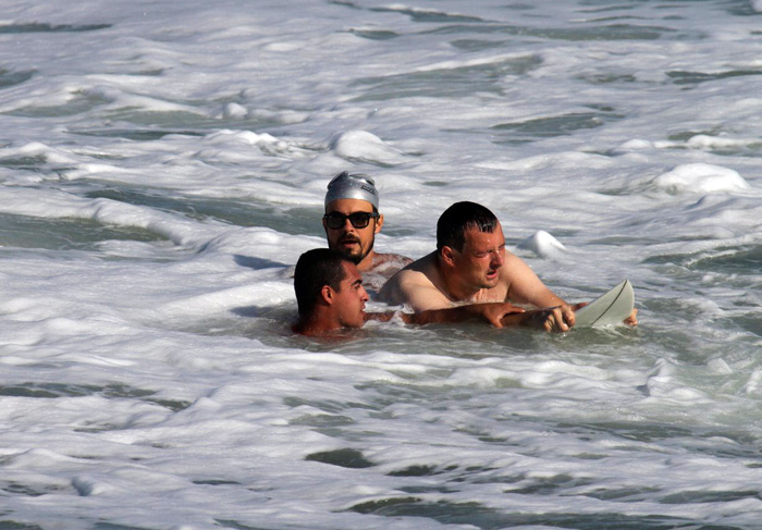 Paulo Vilhena salva turista que se afogava no mar