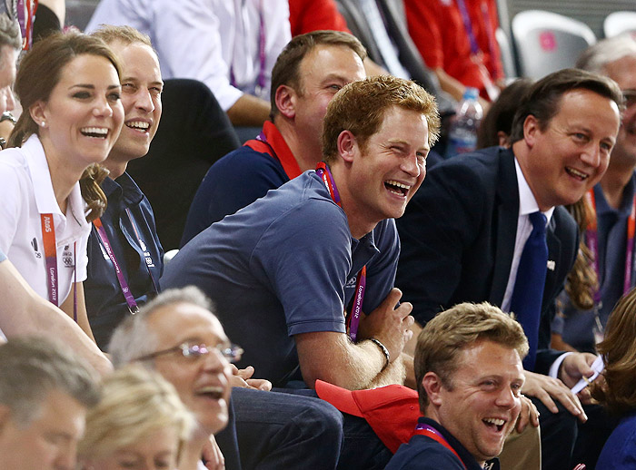 Kate Middleton e Príncipe William têm demonstração de carinho nas Olimpíadas