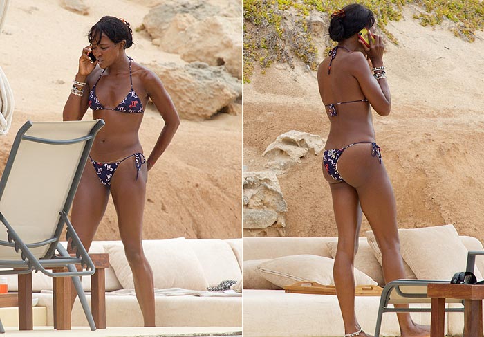 Naomi Campbell mostra o corpão em Ibiza