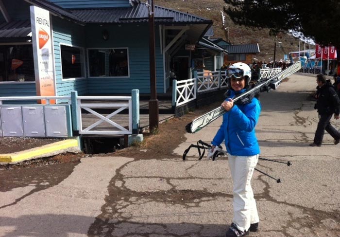 Paula Fernandes esquia em Bariloche