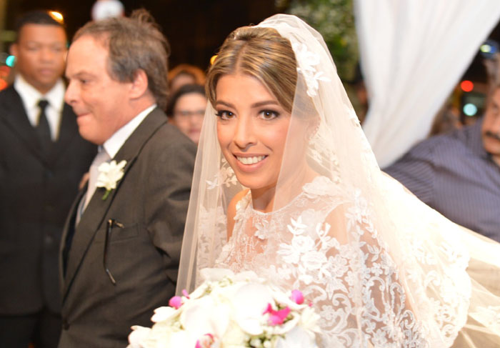 Noiva de Marcelo Serrado chega para casamento