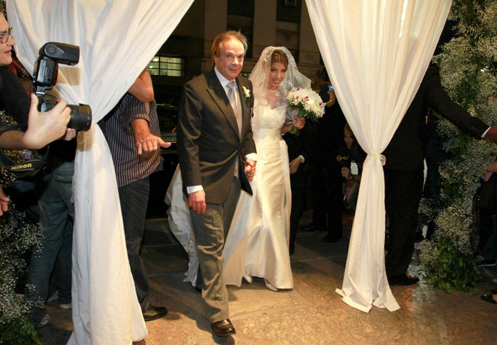 Noiva de Marcelo Serrado chega para casamento