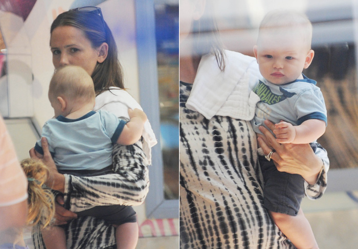  Jennifer Garner exibe seu filhote Samuel, de seis meses, em sorveteria