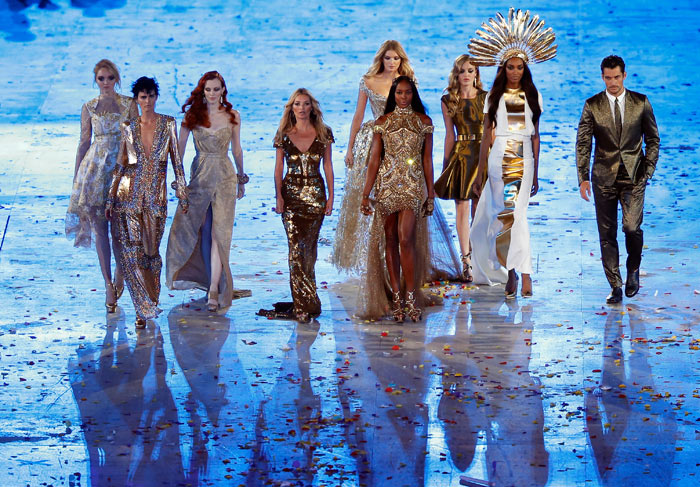 As modelos Kate Moss, Naomi Campbell, Lily Cole, Alessandra Ambrosio, Jourdan Dunn, Karen Elson, Georgia May Jagger, David Gandy e Stella Tennant