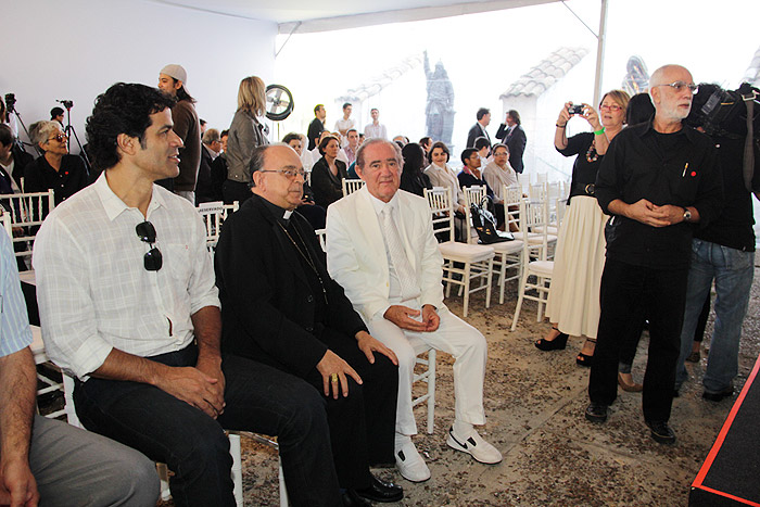Raí e Renato Aragão com bispo Damasceno