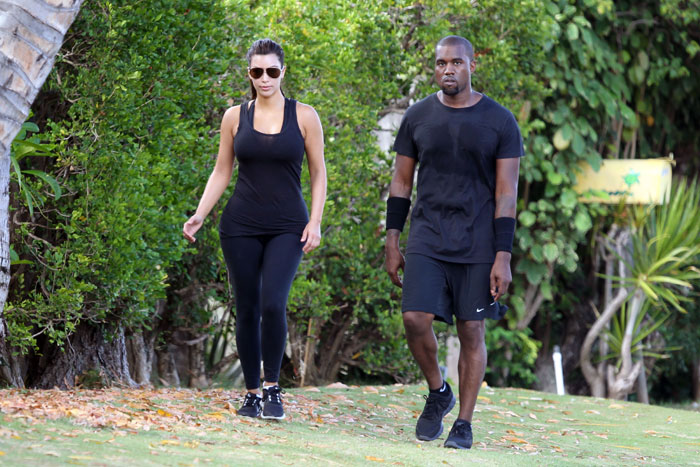 Kim Kardashian e Kanye West fazem exercícios juntos no Havaí
