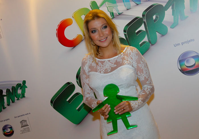 Luiza Possi apoia o Criança Esperança 2012