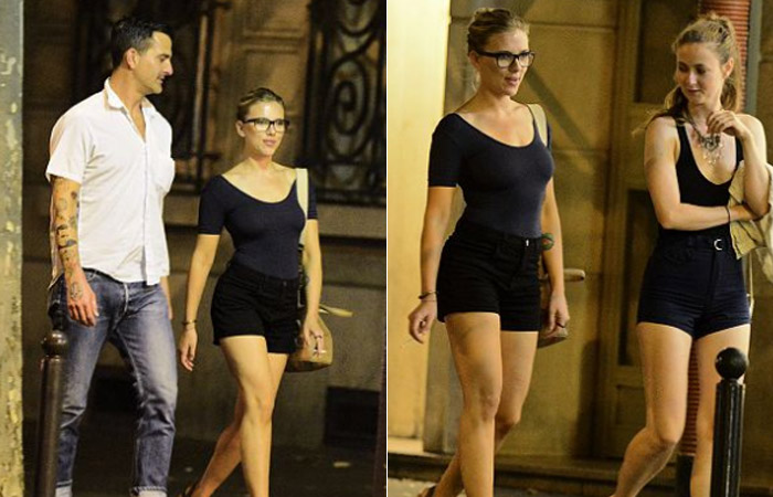 Scarlett Johansson passeia por Paris com as pernas de fora