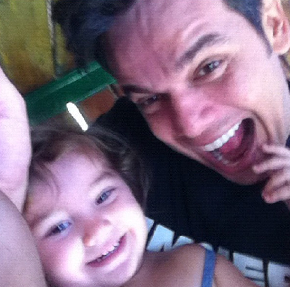 Otaviano Costa posa com a filha e se declara 'Meu tudo!'