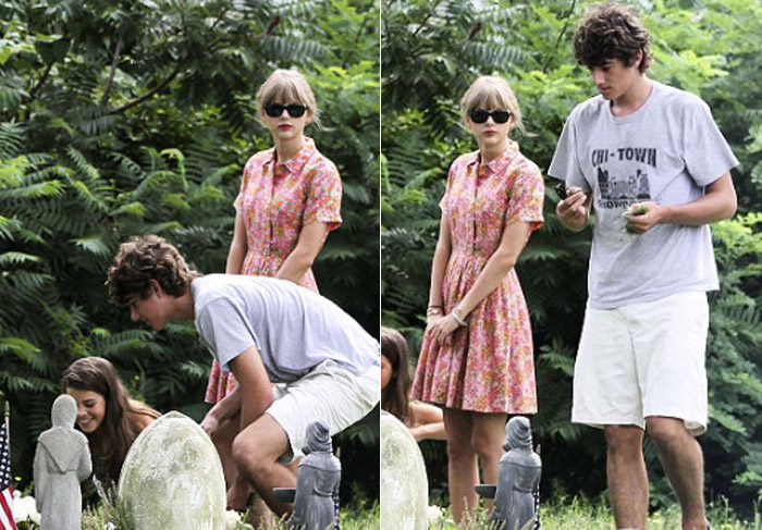  Taylor Swift visita túmulo da mãe de seu namorado, Conor Kennedy