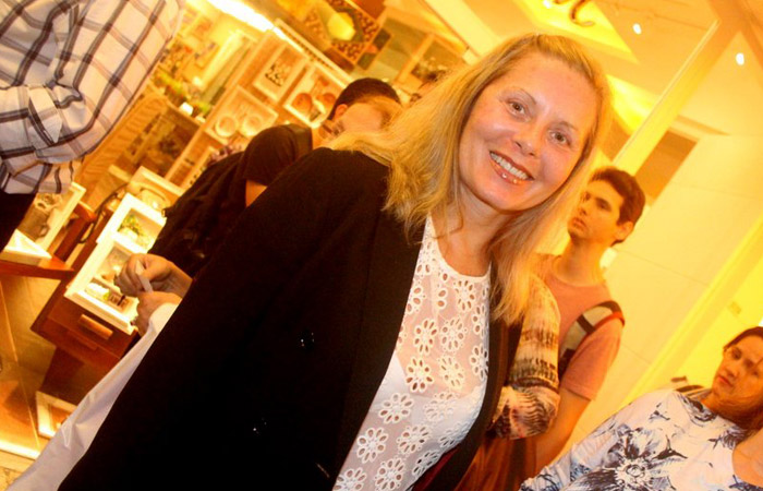 Vera Fischer prestigia Alessandra Maestrini no teatro Ofuxico