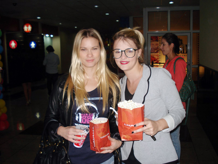 Bruno Gissoni, Mariana Rios e famosos no lançamento do filme Totalmente Inocentes