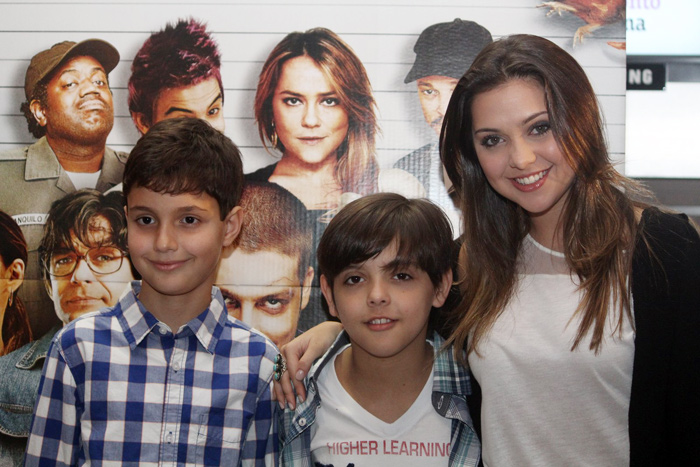 Bruno Gissoni, Mariana Rios e famosos no lançamento do filme Totalmente Inocentes