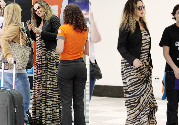 Daniela Mercury desfila de tigresa por aeroporto paulista