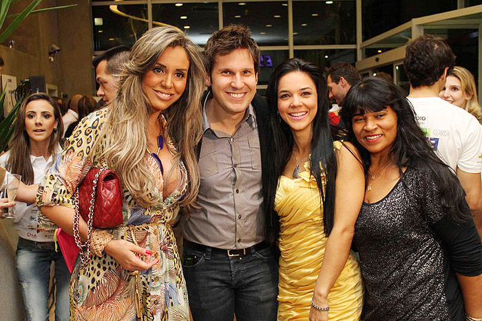 Babi Rossi prestigia inauguração de academia em São Paulo