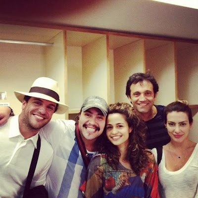 Rodrigo Lombardi, Cleo Pires e mais atores de Salve Jorge posam juntos