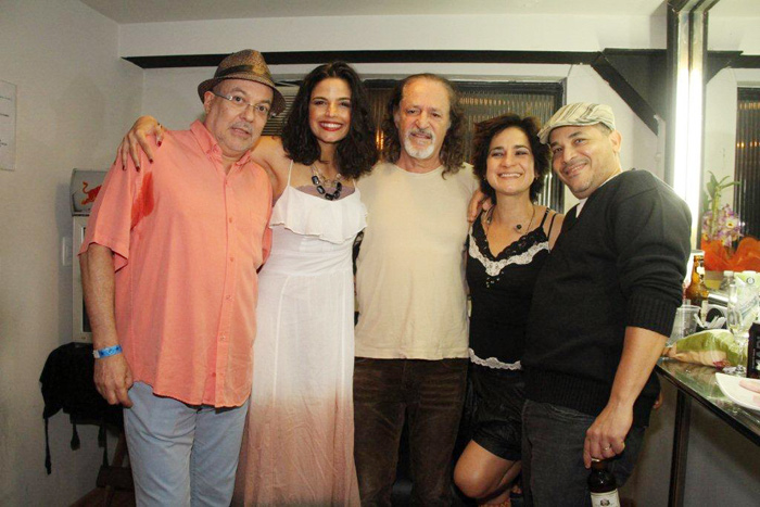 Alceu Valença canta com a Banda Moinho, no Rio