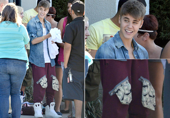 Justin Bieber aparece com os bolsos cheios de dinheiro, em Los Angeles