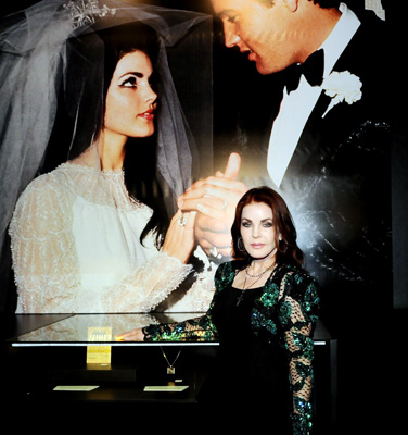 Priscilla Presley abre exposição The Elvis Experience