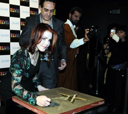 Priscilla Presley abre exposição The Elvis Experience