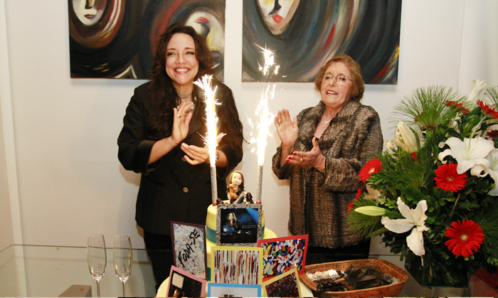Sabrina Sato e Carol Dieckman vão à festa de aniversário de Ana Carolina