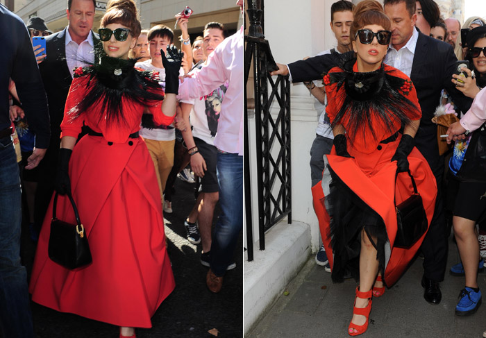 Lady Gaga passa calor em Londres por causa do figurino inusitado 