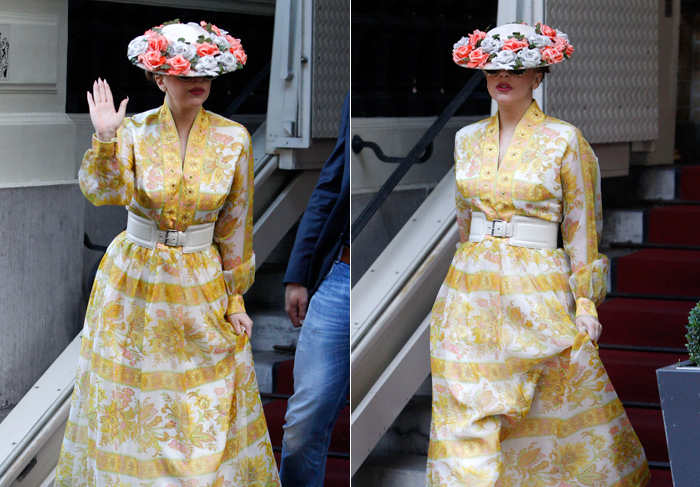 Lady Gaga circula com look 'cheguei' florido por Amsterdã