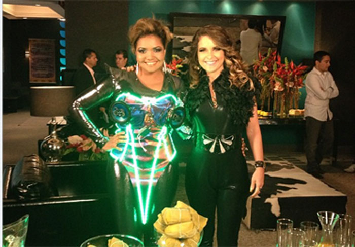 Gaby Amarantos e Cláudia Abreu posam juntas em bastidores de Cheias de Charme