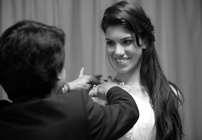 Candidatas ao Miss Brasil 2012 fazem desfile vestidas de noivas