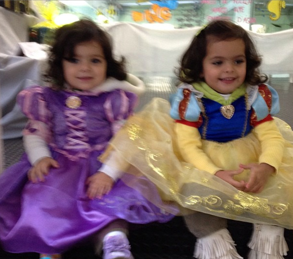 Filhas do sertanejo Luciano Camargo se vestem como princesas
