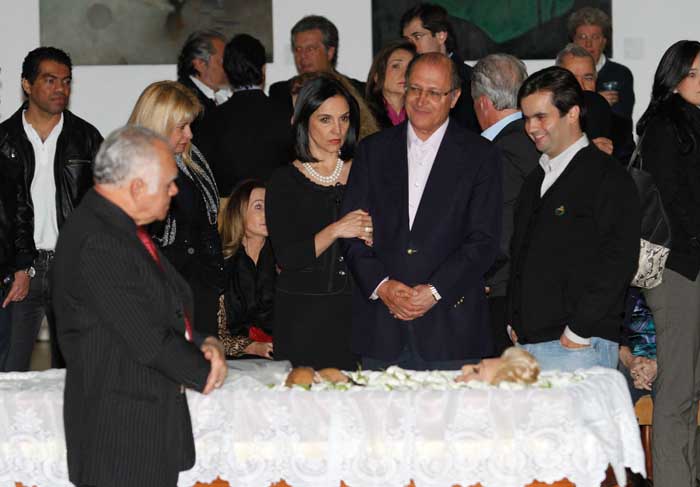 Governador de SP Geraldo Alckmin e a primeira dama Lu Alckmin no velório de Hebe