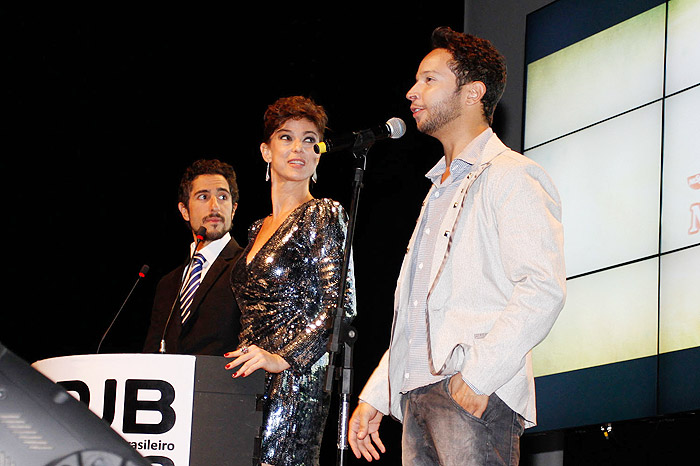 Maria Paula e Marcos Mion comando a entrega do Prêmio Jovem Brasileiro em São Paulo