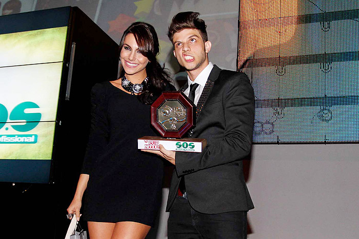 Chay Suede com Melanie Fronckowiak 