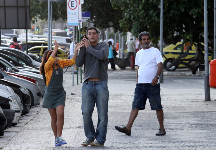  Du Moscovis grava cenas de Loucos por Elas no Leme