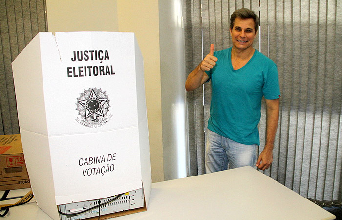 Edson Celulari vota em São Conrado, Rio de Janeiro