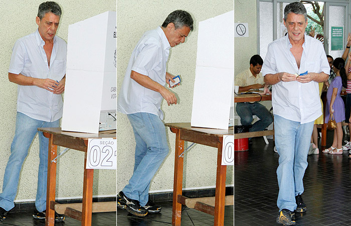 Chico Buarque vota na Gávea, Rio
