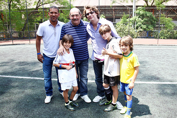 Djalminha e Fábio Assunção tiraram fotos com o ex-craque do futebol Rivelino