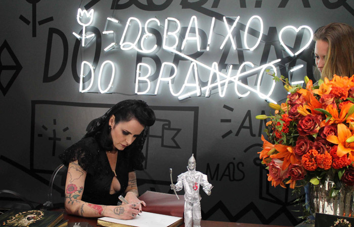 Fernanda Young lança romance e participa da Bienal Ofuxico