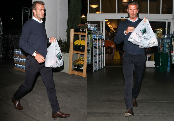 Esbanjando estilo, David Beckham faz compras na companhia da mulher