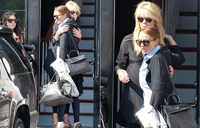 Lindsay Lohan abraça a mãe, depois de briga feia