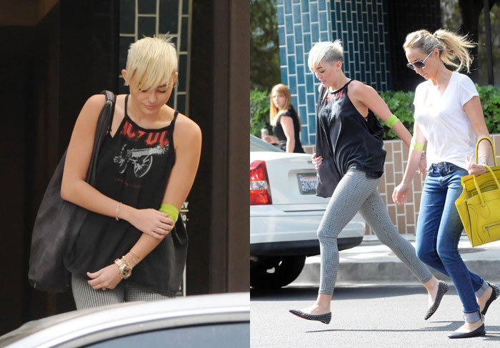 Miley Cyrus sai do médico com curativo fluorescente no braço