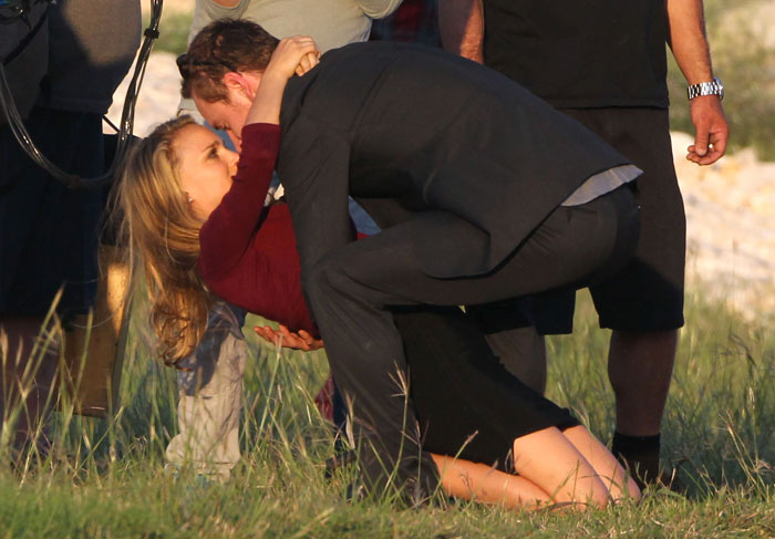 Loira, Natalie Portman roda cenas quentes com Michael Fassbender